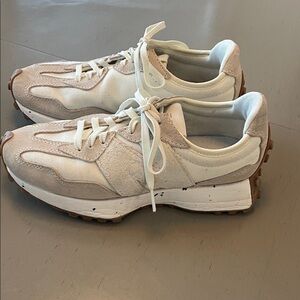 New balance 327 Women’s Sneaker Shoe Size 7